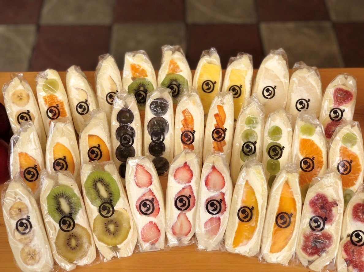 果物ぎっしりで大人気! 愛知県地元スーパーの「フルーツサンド」が話題
