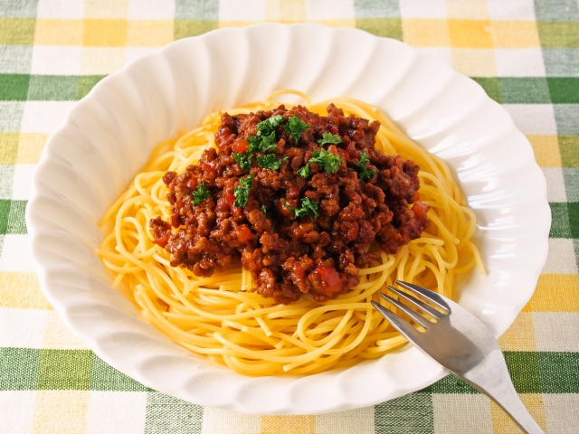 パスタとスパゲッティの違い--マカロニやペンネ等パスタの種類や材料も解説
