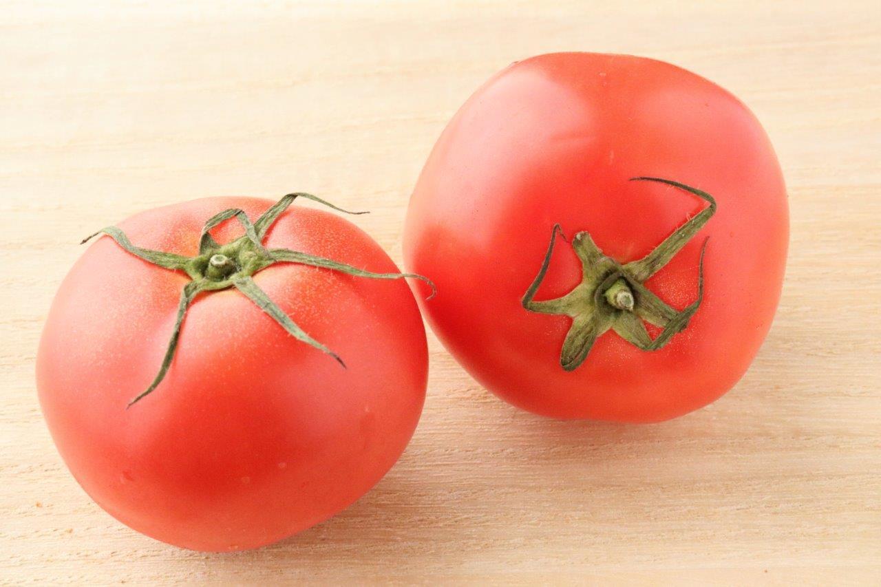 「冷蔵室に入れるのはNG？」トマトの常温・冷蔵・冷凍の保存方法・期間を解説