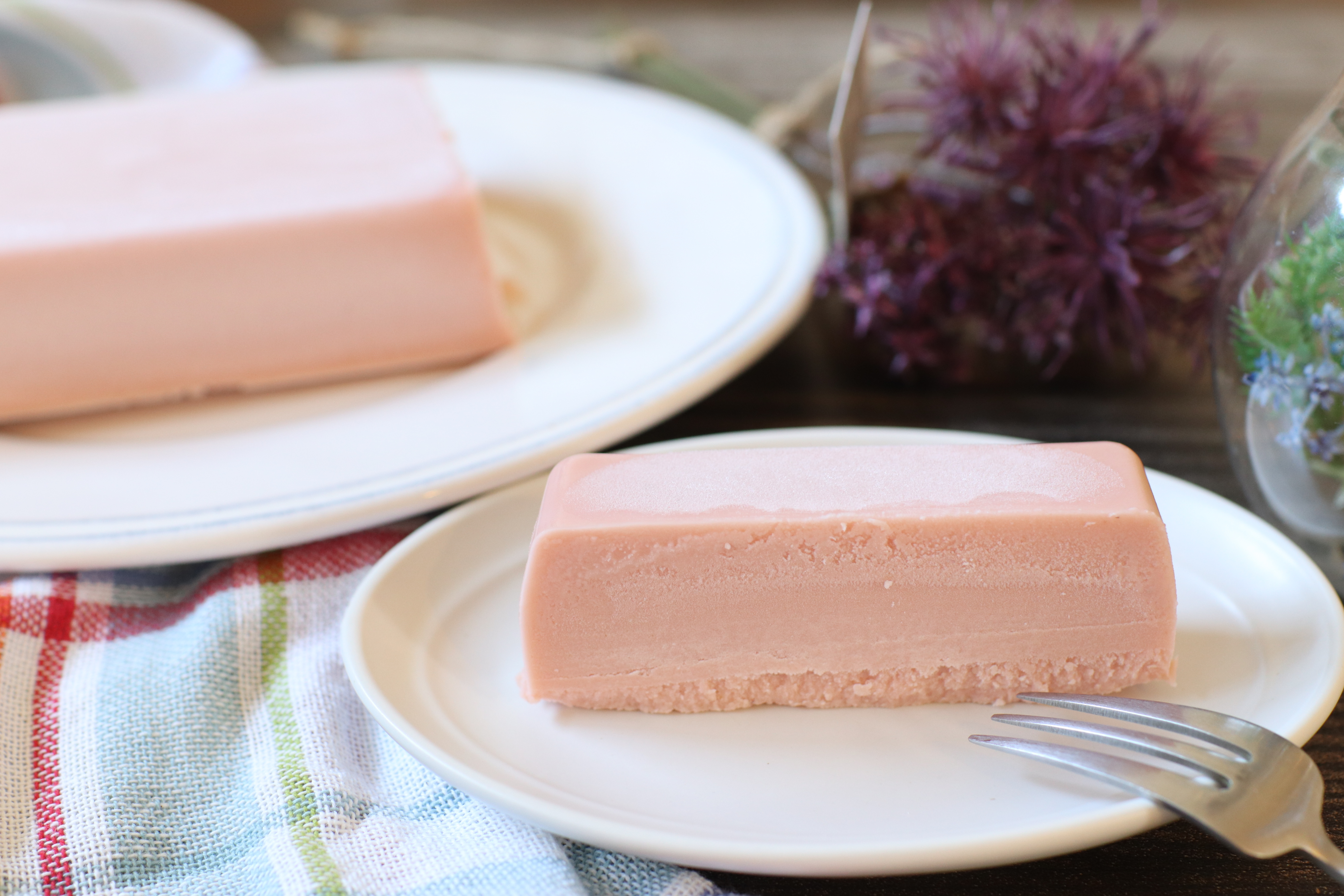 【業スー】ピンク色がキュート！人気のリッチチーズケーキにストロベリー味が仲間入り