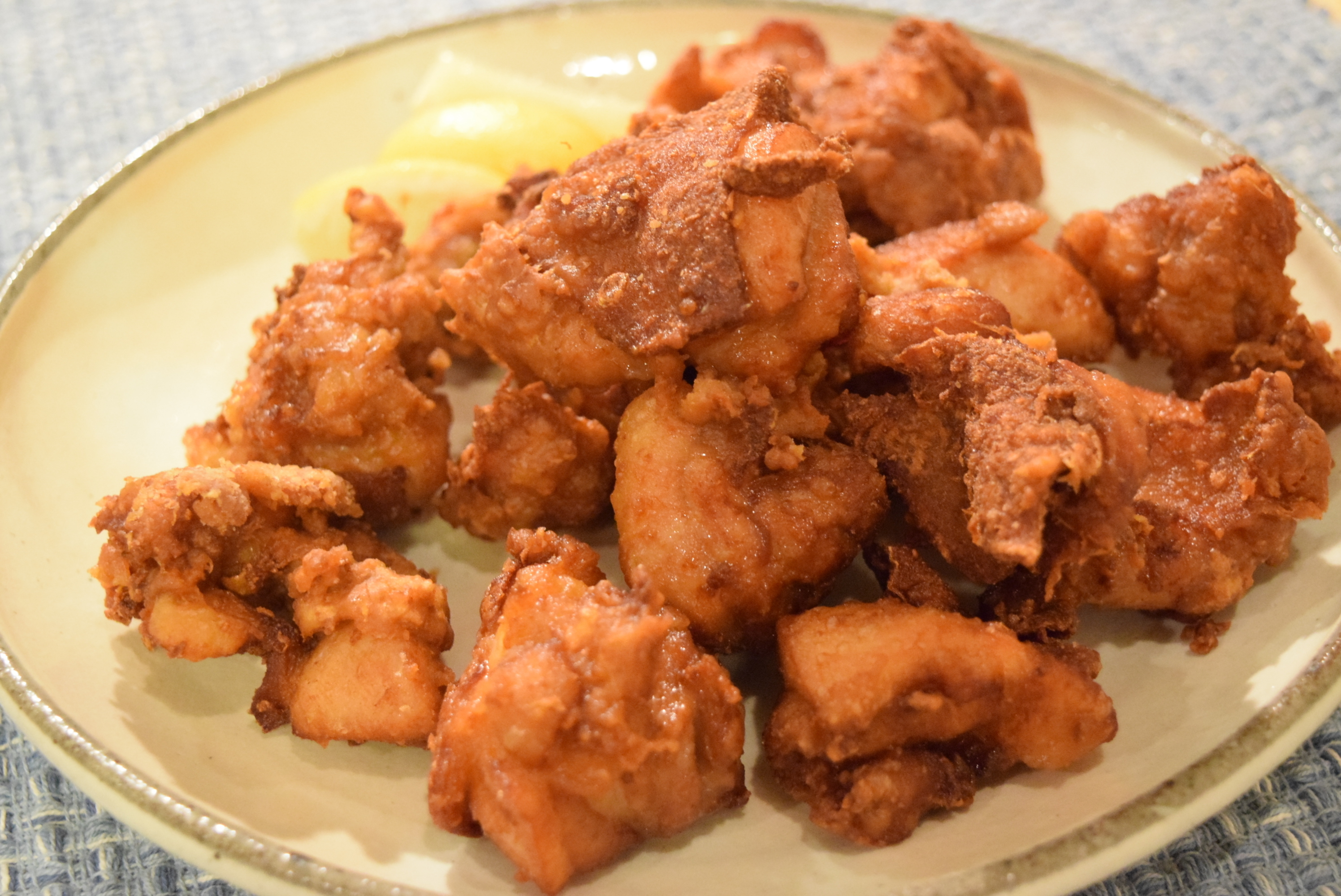 鶏の唐揚げを極めるレシピ--3つのポイントを押さえてカリッとジューシー