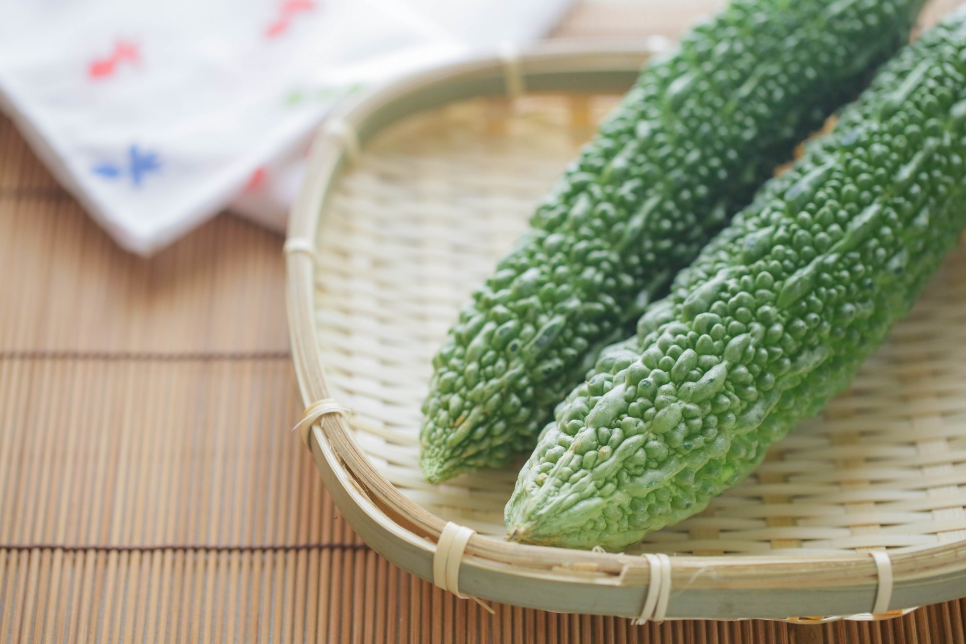 沖縄島野菜ゴーヤーの魅力と歴史をご紹介! 夏バテ予防のドリンクレシピも