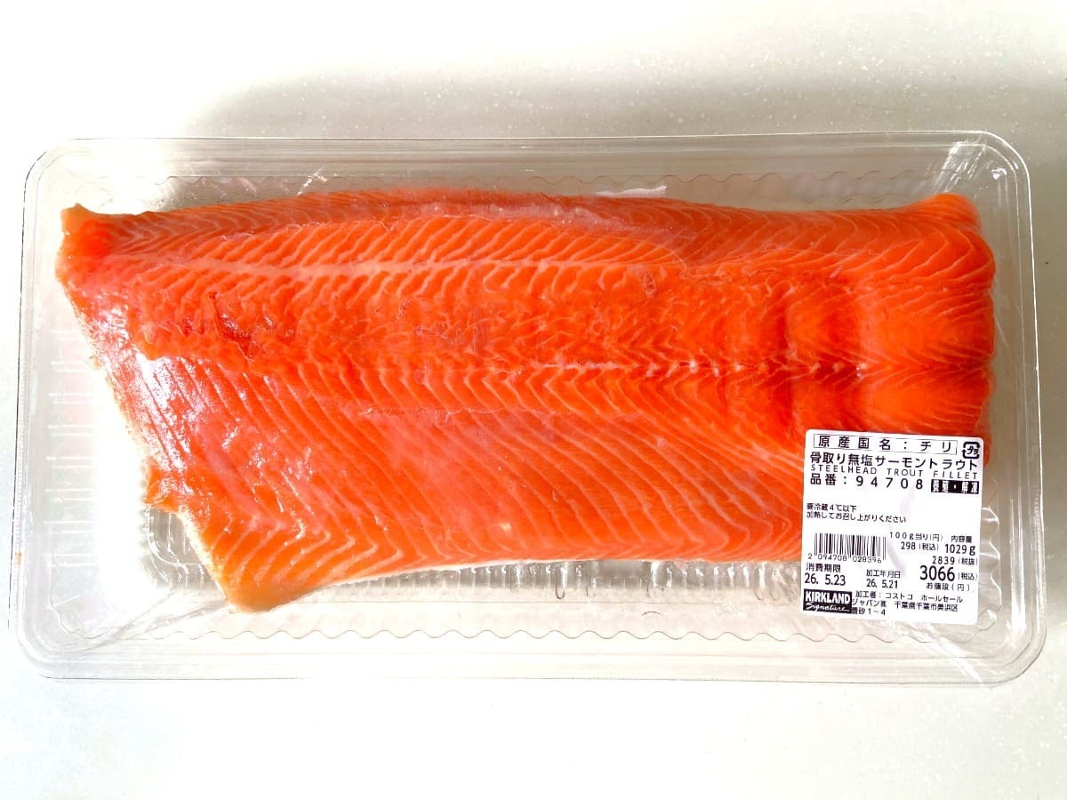 コストコ】骨取り済で食べやすい！「無塩サーモントラウト」は家族 