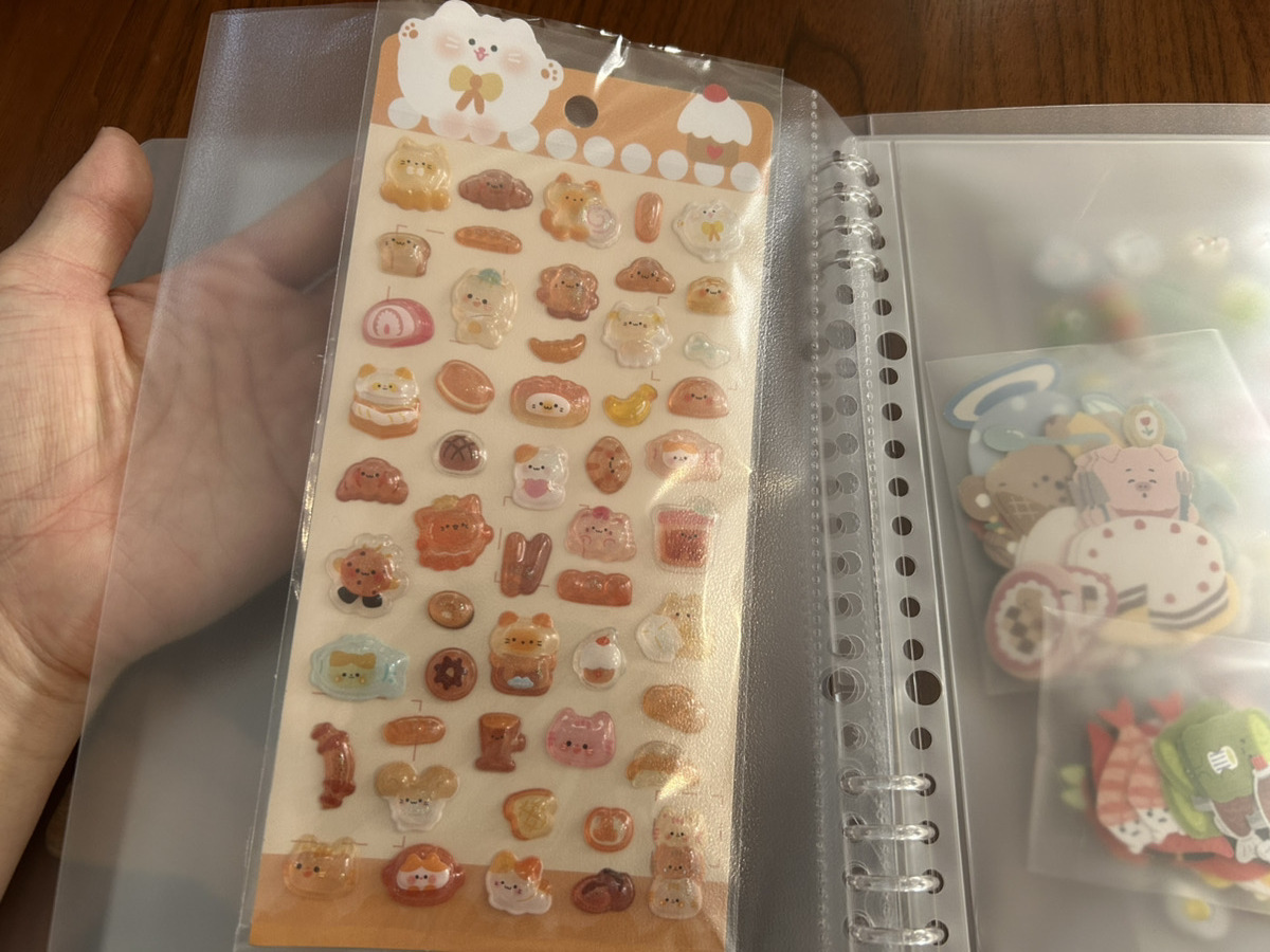 無印良品】390円バインダーで作る「シール帳」！「片手で開閉」が 