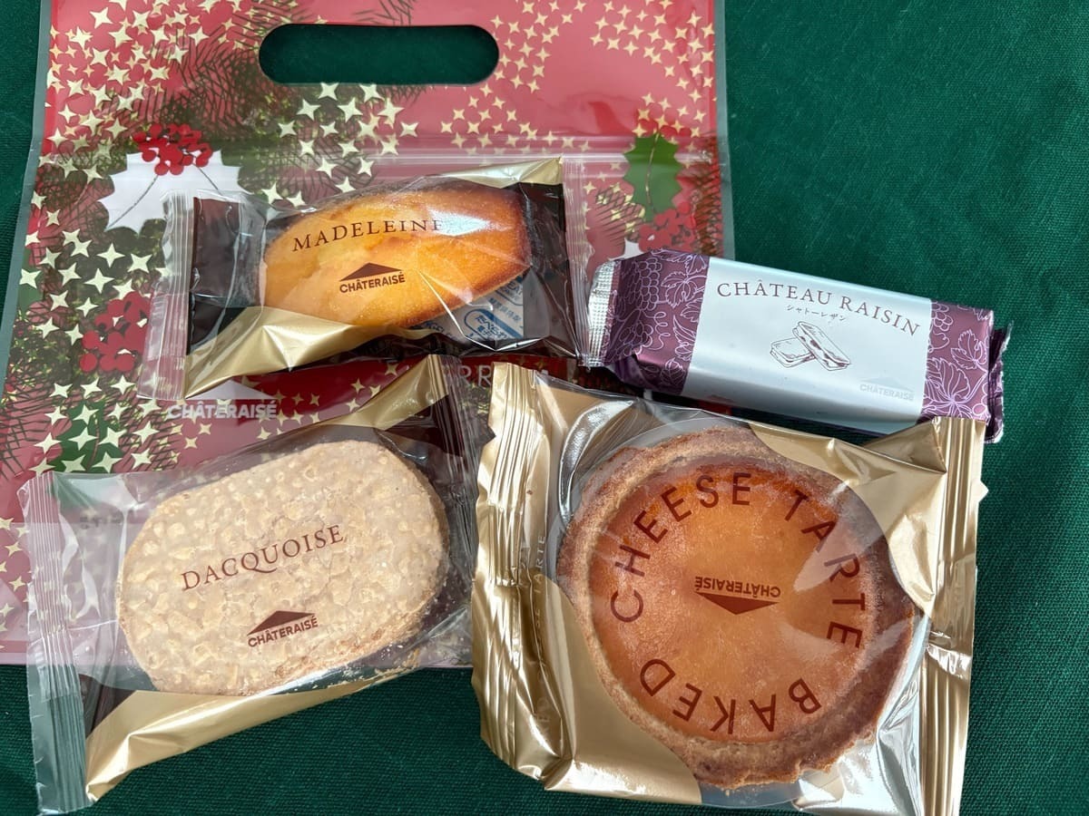 プチギフトに◎【シャトレーゼ】の限定「クリスマスお菓子セット