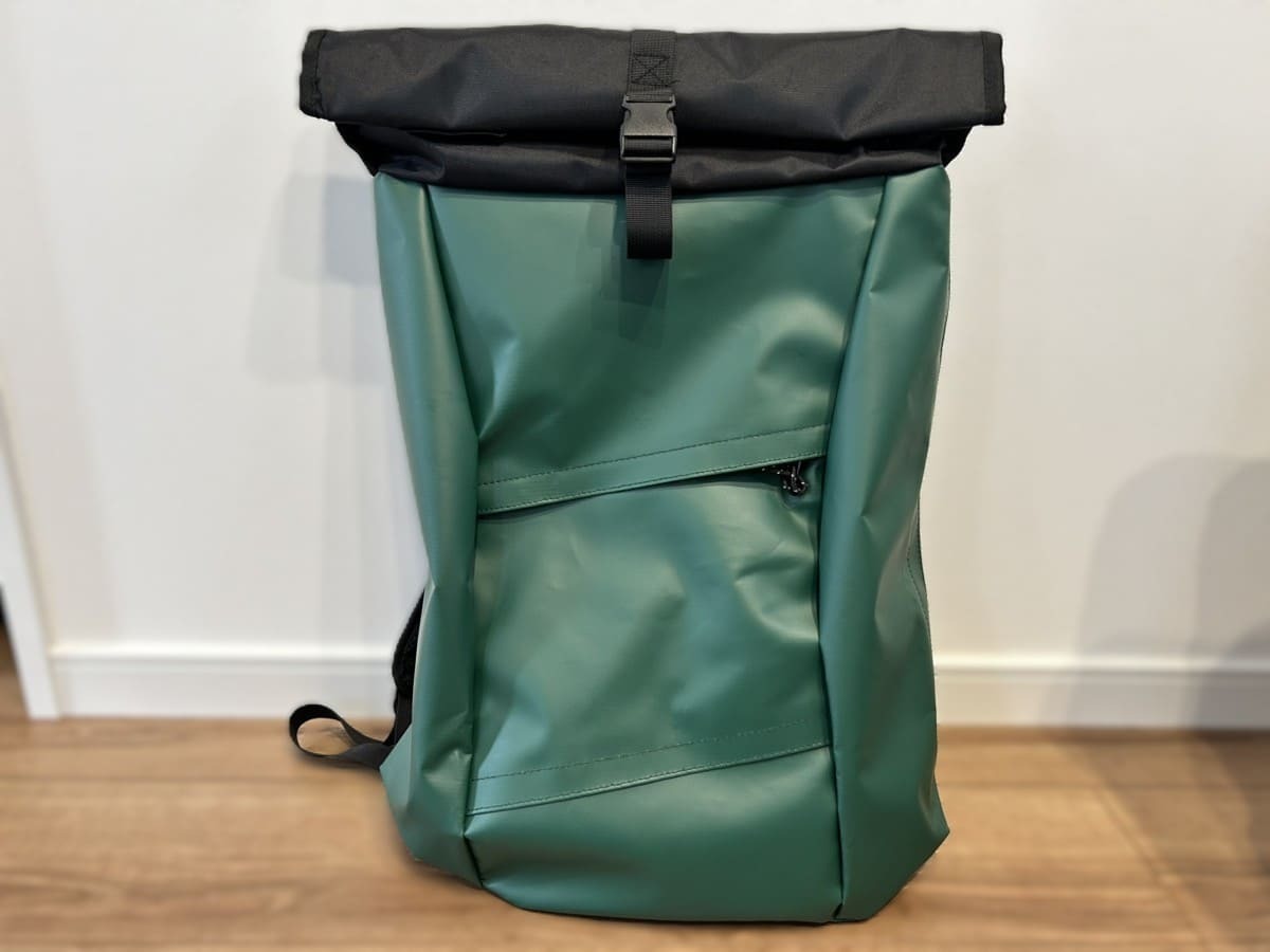 デザイン性も◎【ワークマン】雨の日も安心！2,900円の「防水