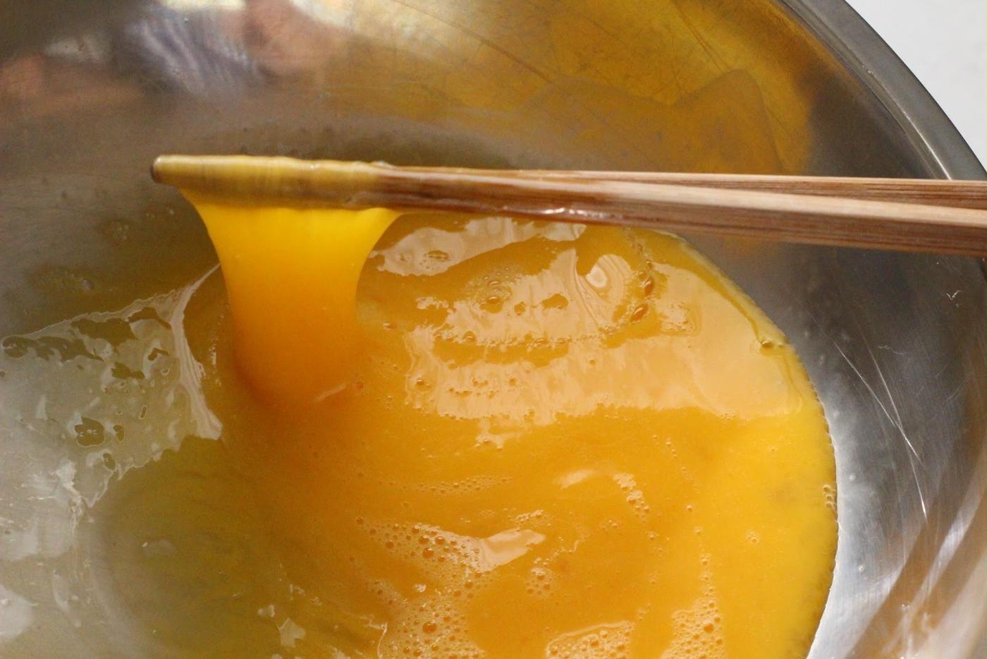 卵 だし フライパン 巻き ふわふわの出し巻き卵をおいしく焼くための科学
