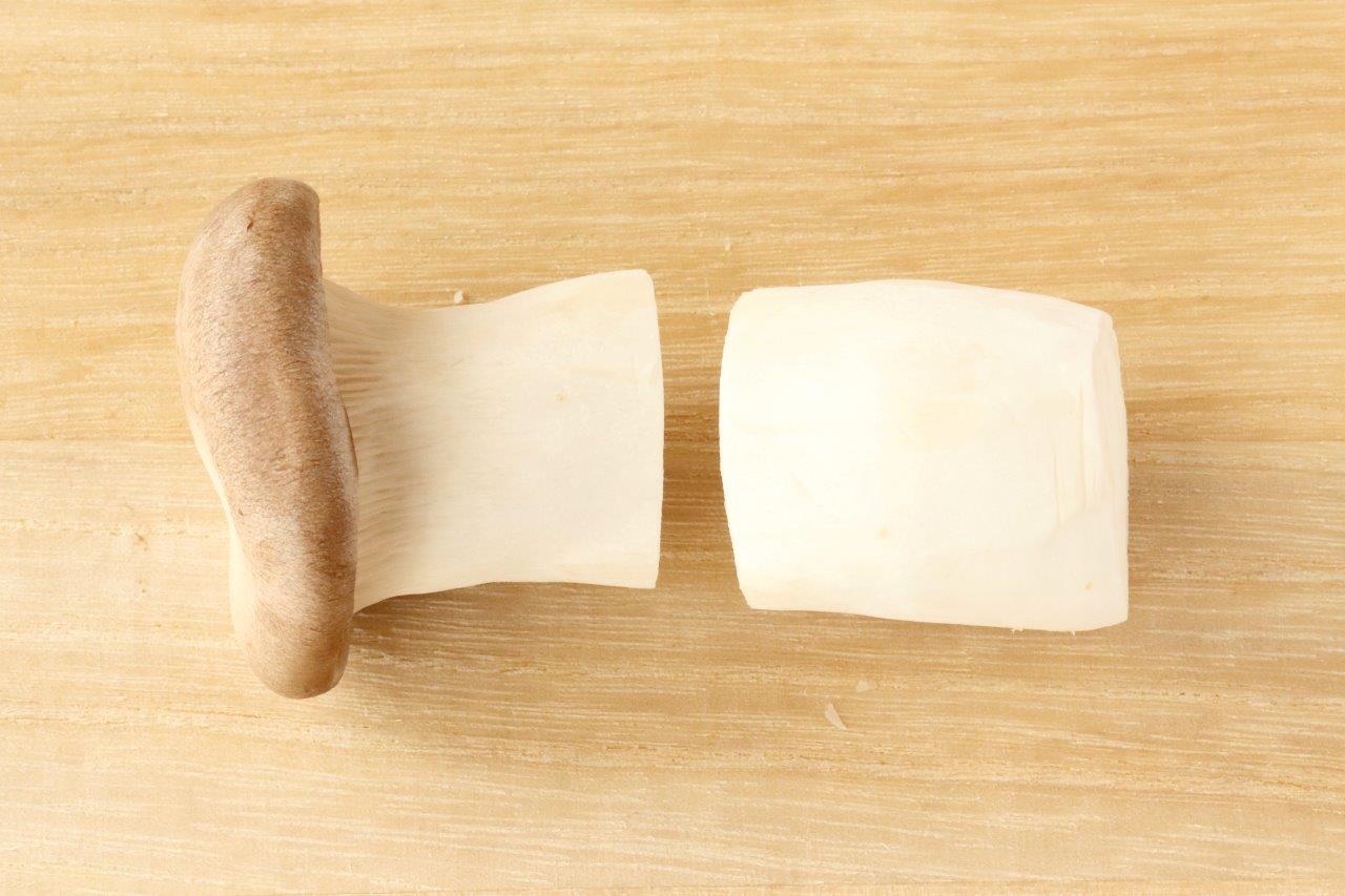 正しいエリンギの切り方や下処理とは？調理方法別で素材の食感の 