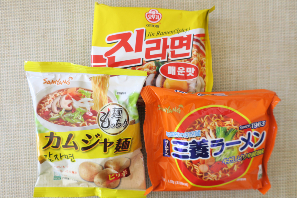 まるでジェネリック辛ラーメン！？【ダイソー】韓国インスタント麺の本気「これ全部108円（税込）です♪」 - トクバイニュース