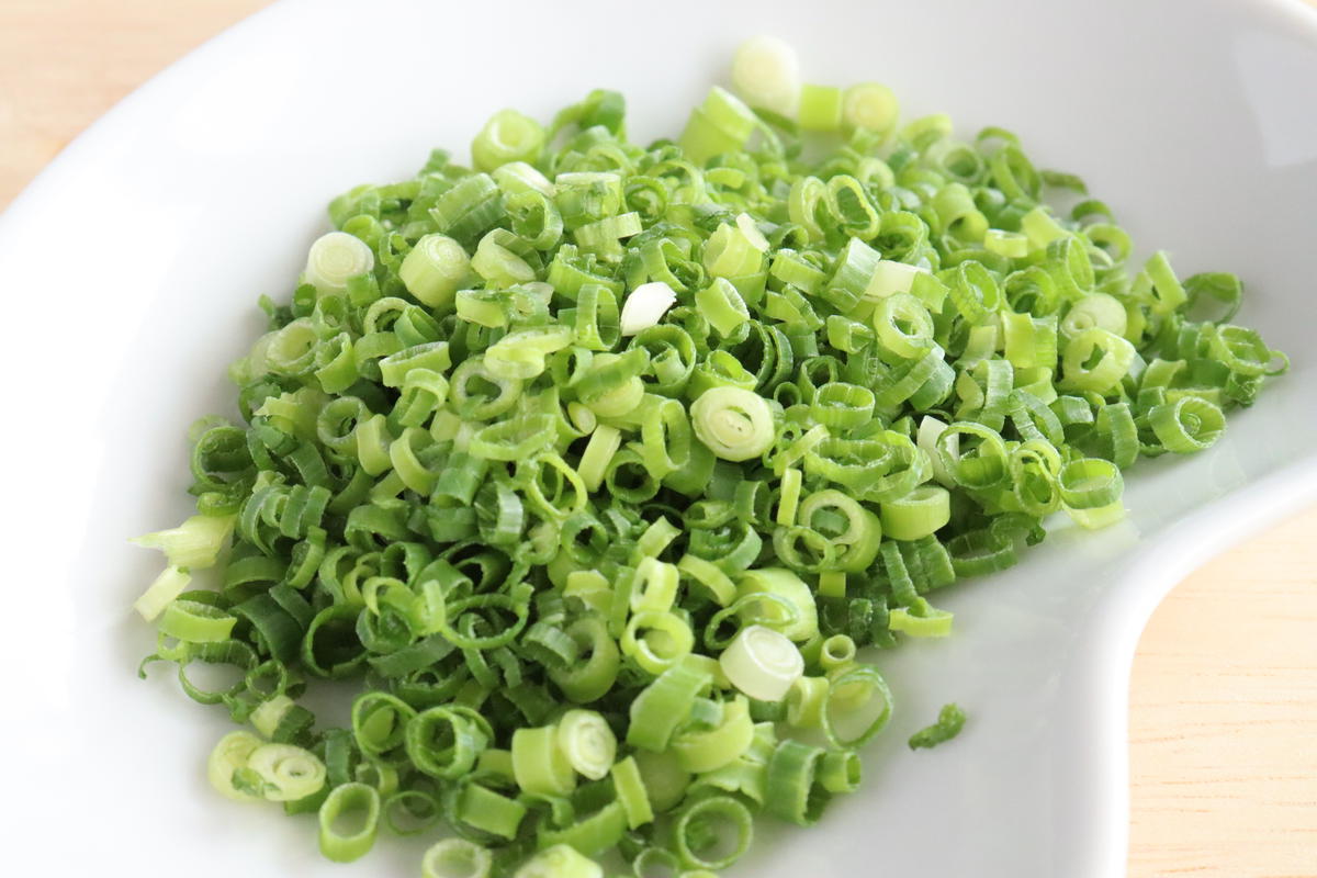 　高速ネギ刻み機　動作確認　ネギ刻み確認済み RNX 高速ネギきざみ機 - YouTube