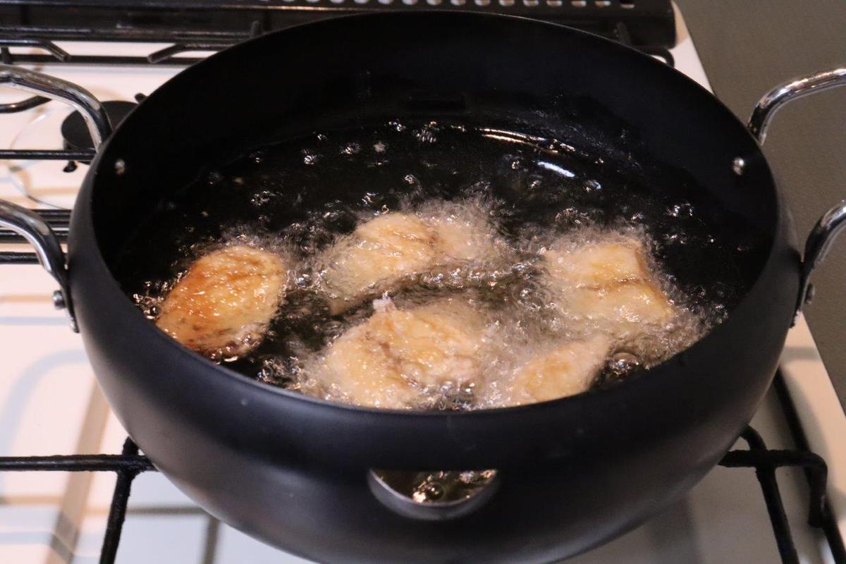 炒め物や揚げ物の油はね 原因は何 油はねを防ぐ4つのポイント トクバイニュース