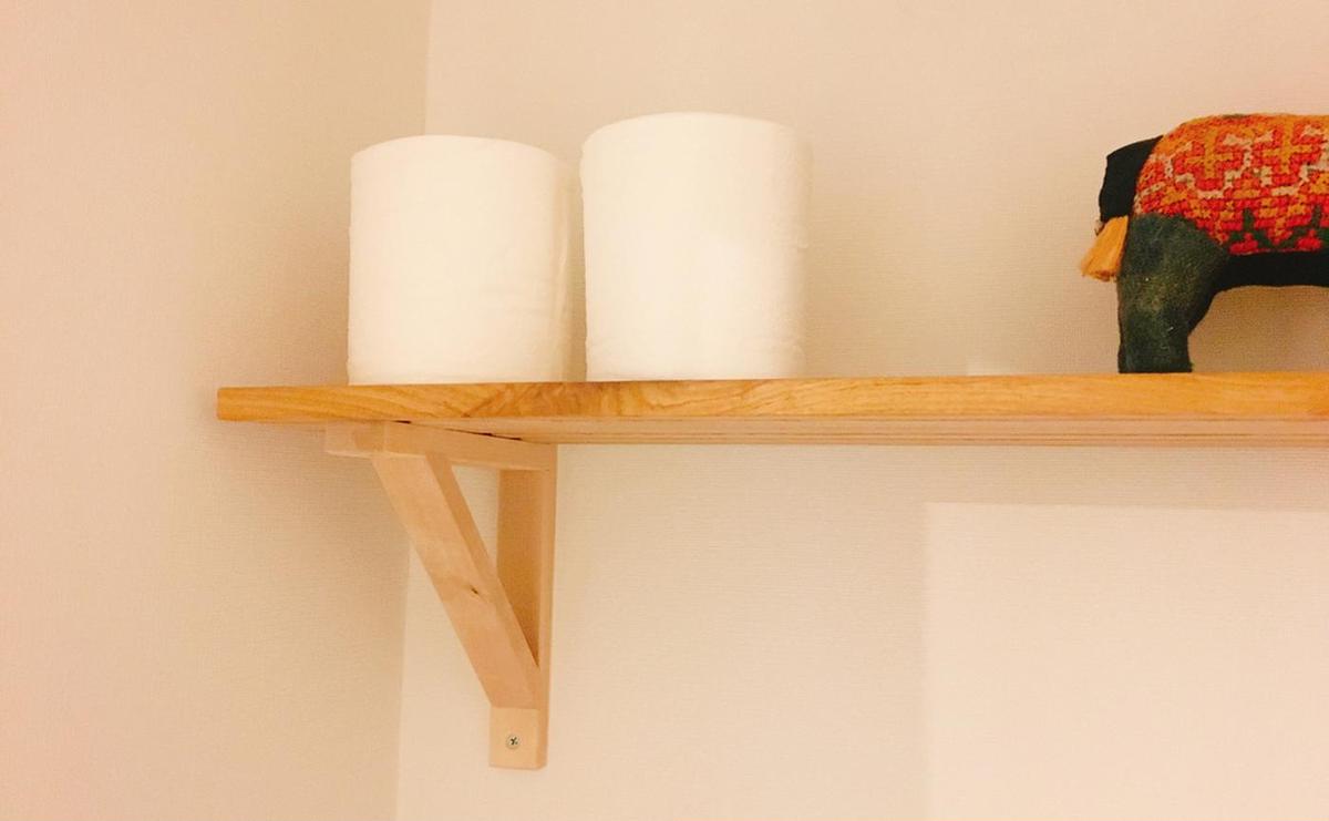 狭 いトイレをかわいく ストックしたいトイレットペーパーはしまうより 見せる 収納が正解 トクバイニュース 狭 いトイレをかわいく ストックしたいトイレットペーパーはしまうより 見せる 収納が正解 トクバイニュース