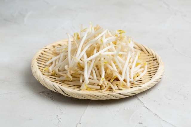 もやしは消費期限が切れても大丈夫？傷んだサインを見抜いて安全に食べ