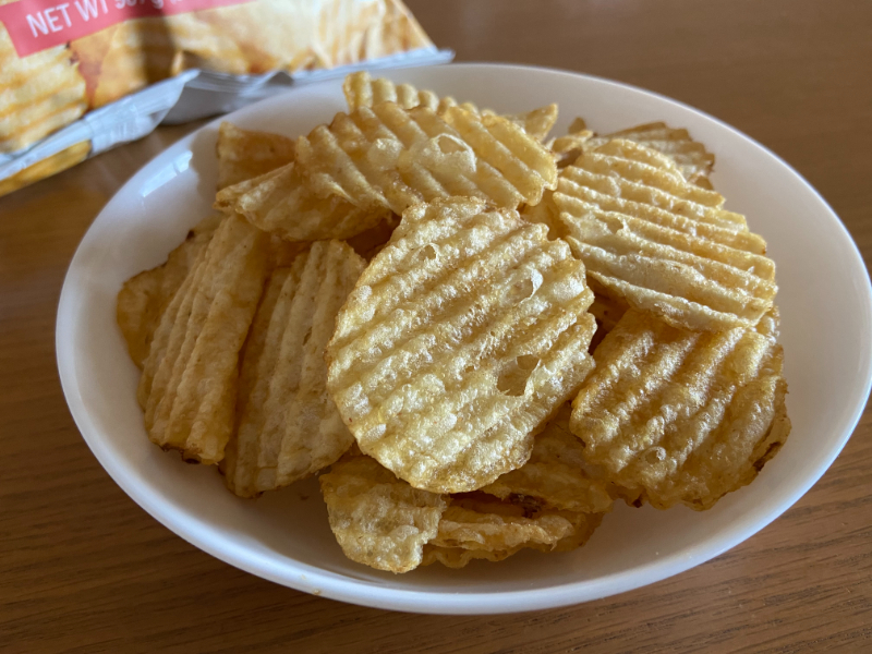 コストコ】人気特大ポテチは美味しく食べきれる？気になる保存法と