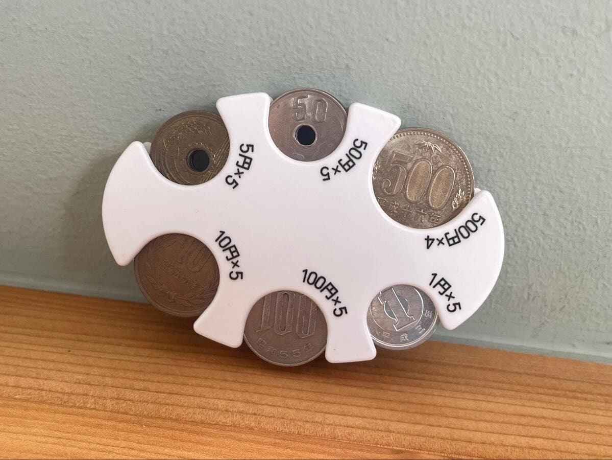 セリア】コインホルダーが超便利！コンパクトなのに2,830円も入ってSNSでも話題！財布を忘れても安心♪ - くふう トクバイニュース