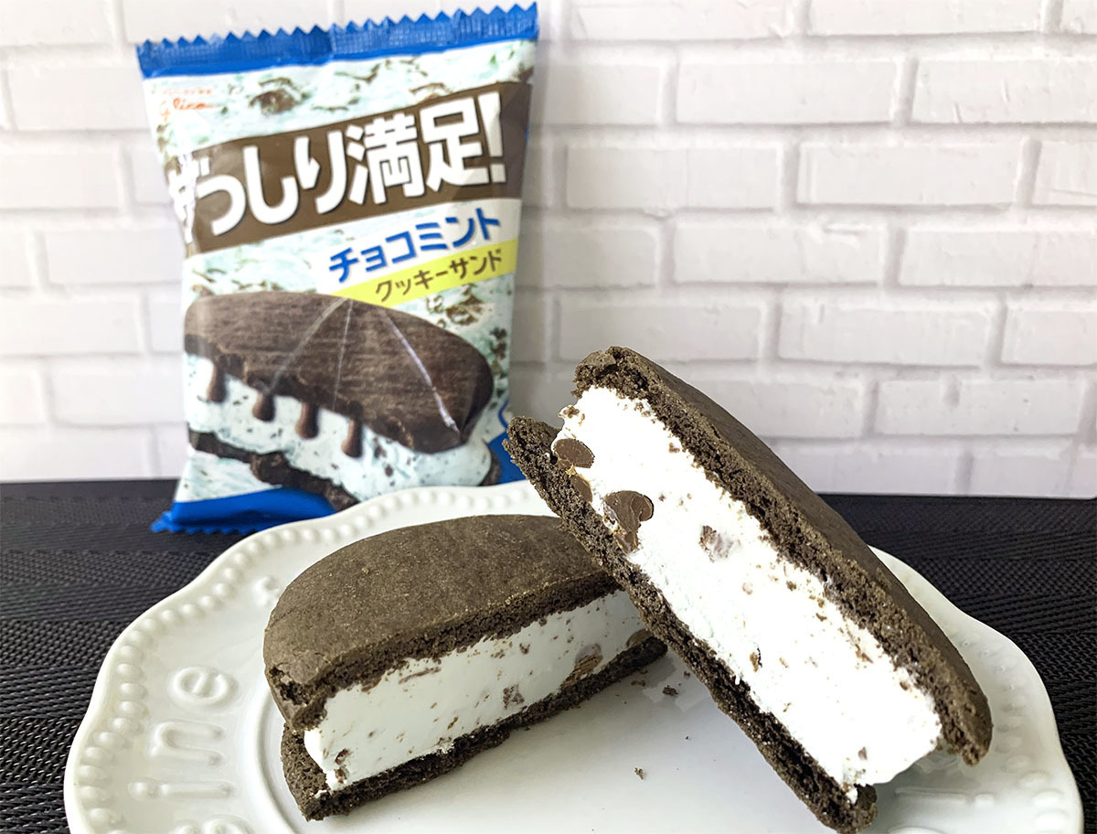 ファミマ新商品 チョコミン党待望 ぎっしり満足 チョコミントクッキーサンド をさっそく食べてみた トクバイニュース