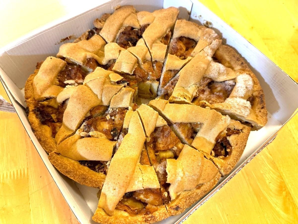 約2㎏の超巨大サイズ！【業務スーパー】「クラシック アップルパイ