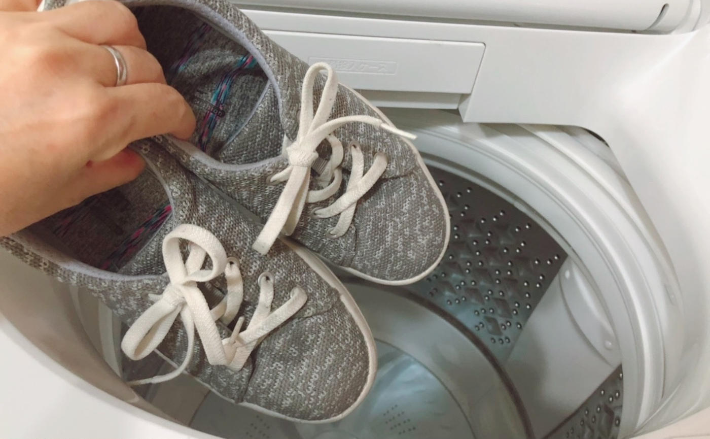 靴は自宅の洗濯機で丸洗いできる！時短につながる洗濯方法と注意点