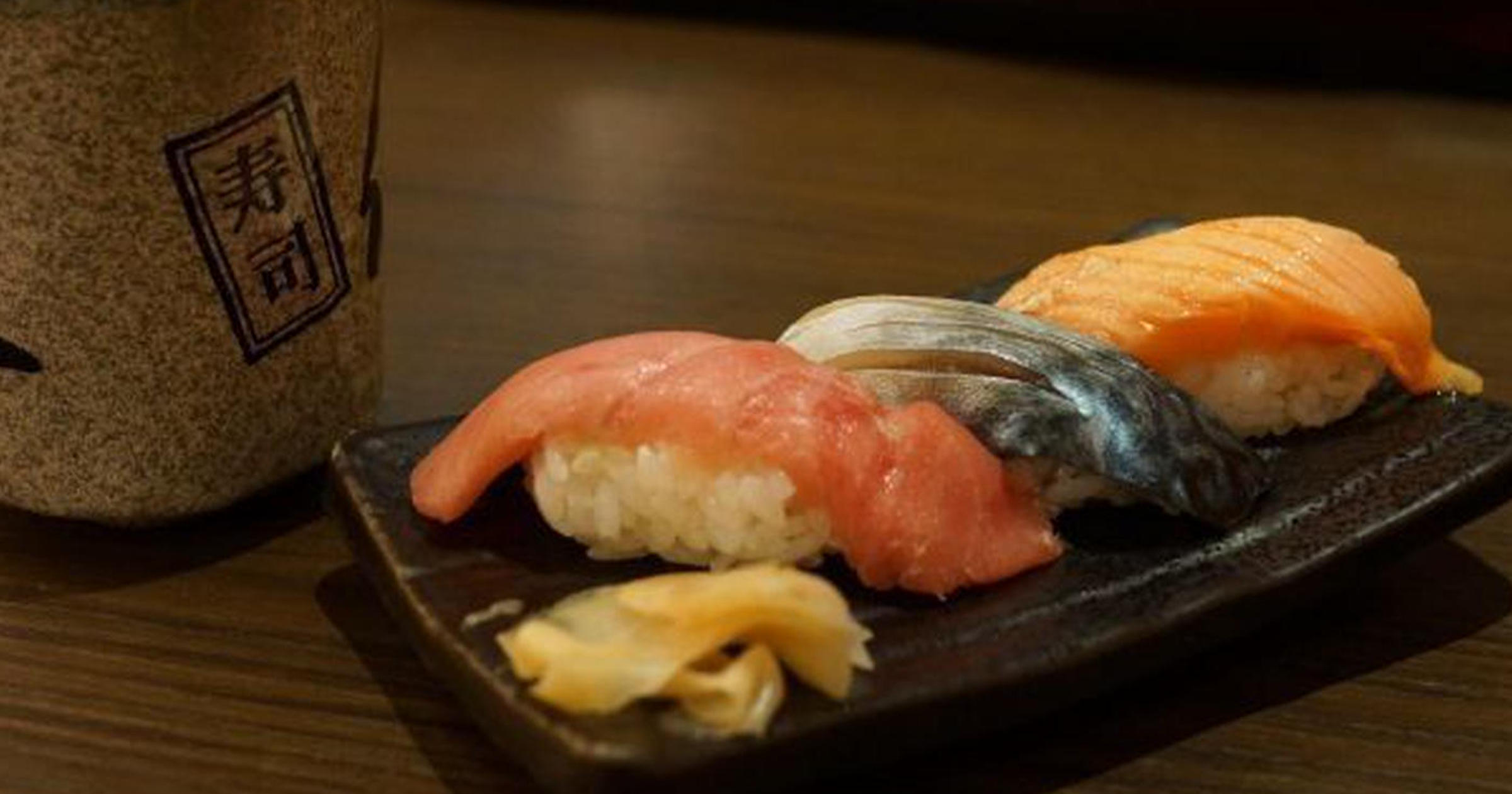 湯のみ重すぎない なんで渋いお茶を出すの すし店のお茶にまつわる謎 をすっきり解説 トクバイニュース