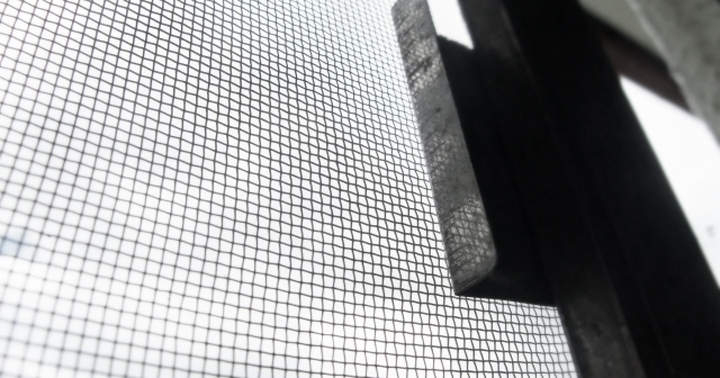 網戸には汚れがびっしり 年3回の掃除が必要な理由とは トクバイニュース